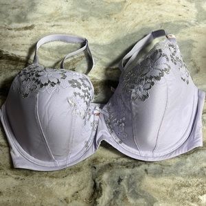 ⭐️ SOLD⭐️Never been worn!! 38DD lavender Body By Victoria bra